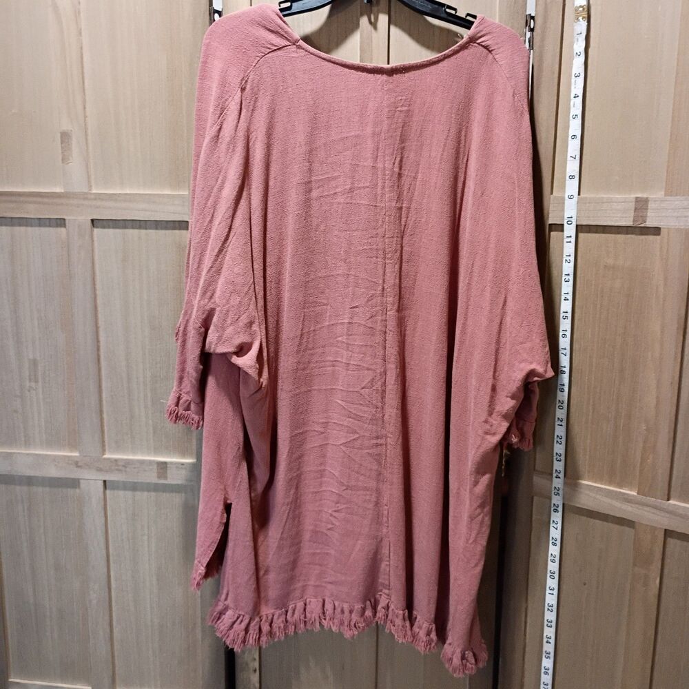 Umgee plus 1xl oversized tunic raw edges - Picture 3 of 4